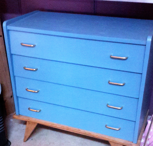 mobilier d'un bleu gustavien 